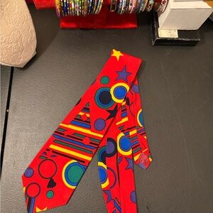 Vibrant Vtg Red Geometric Pattern Tie